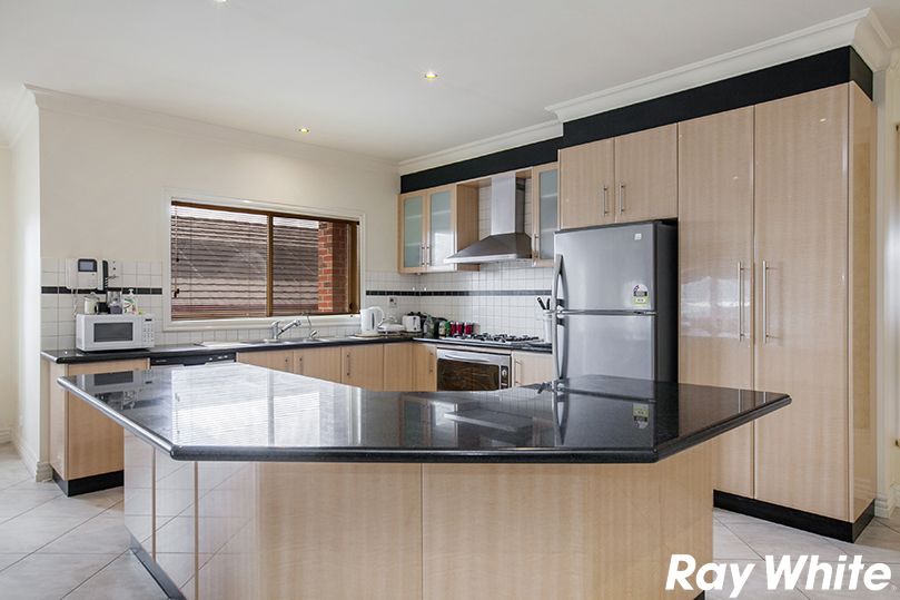 6 Shapiro Rise, South Morang, VIC 3752