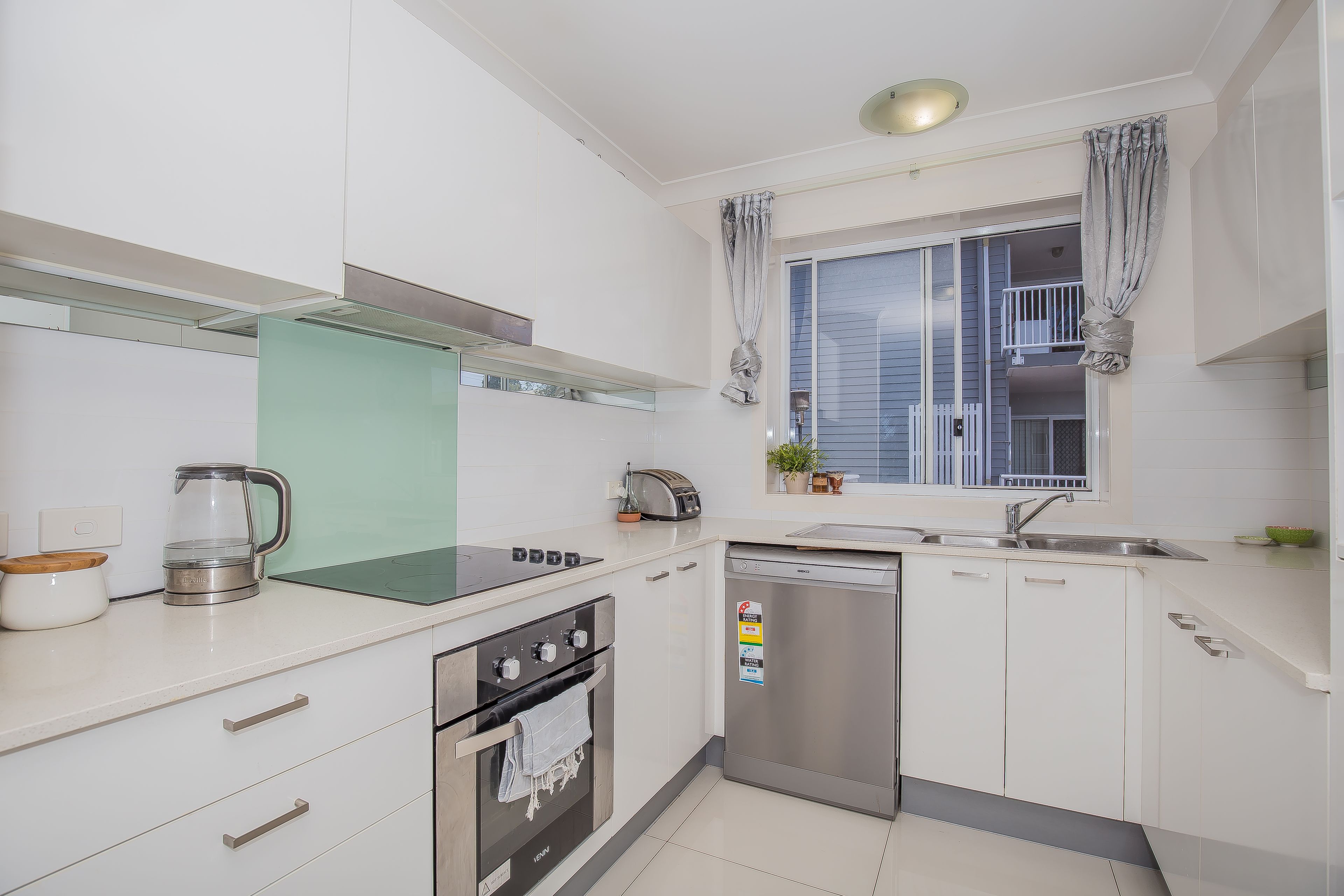 2/12 Lake Street, Yeronga, QLD 4104