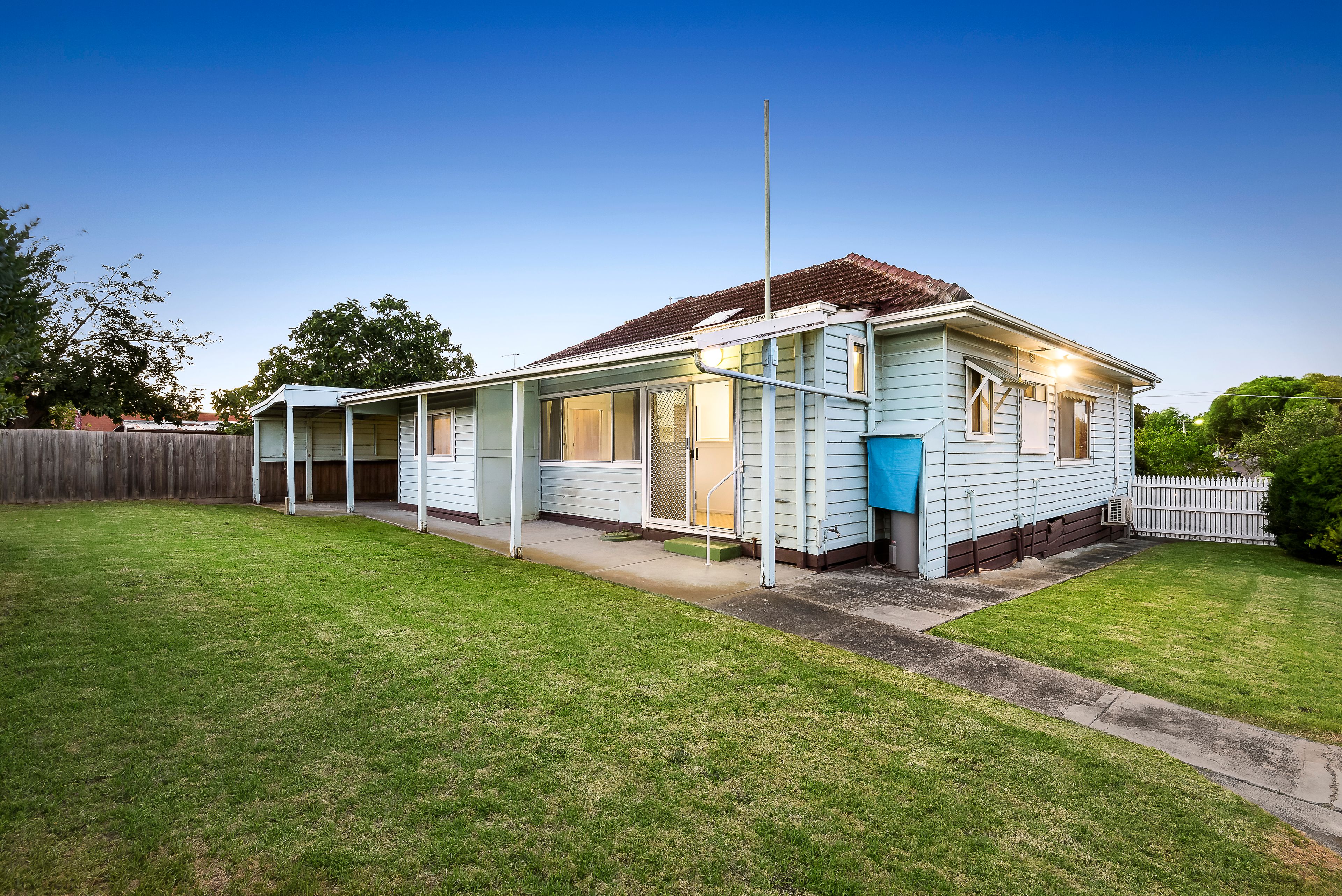 18 Surrey Crescent, Oakleigh East, VIC 3166