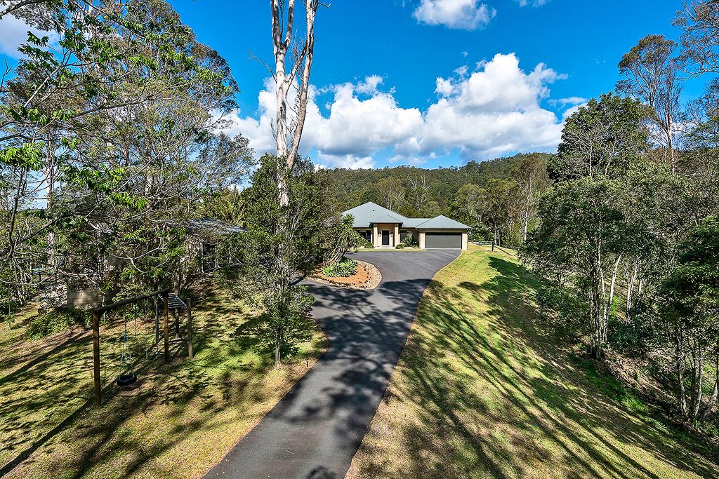 4 Pinbarren Place, Yugar, QLD 4520