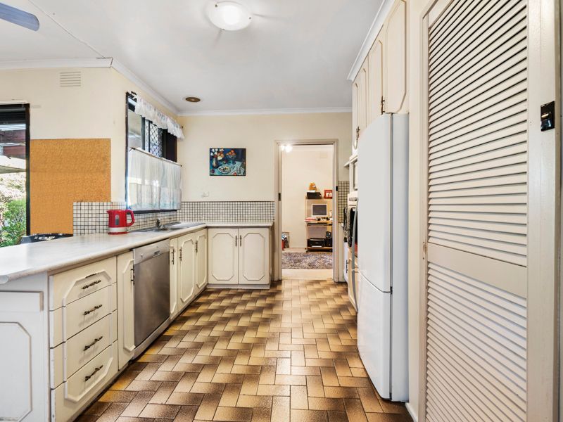 2 Landau Place, Melton West, VIC 3337