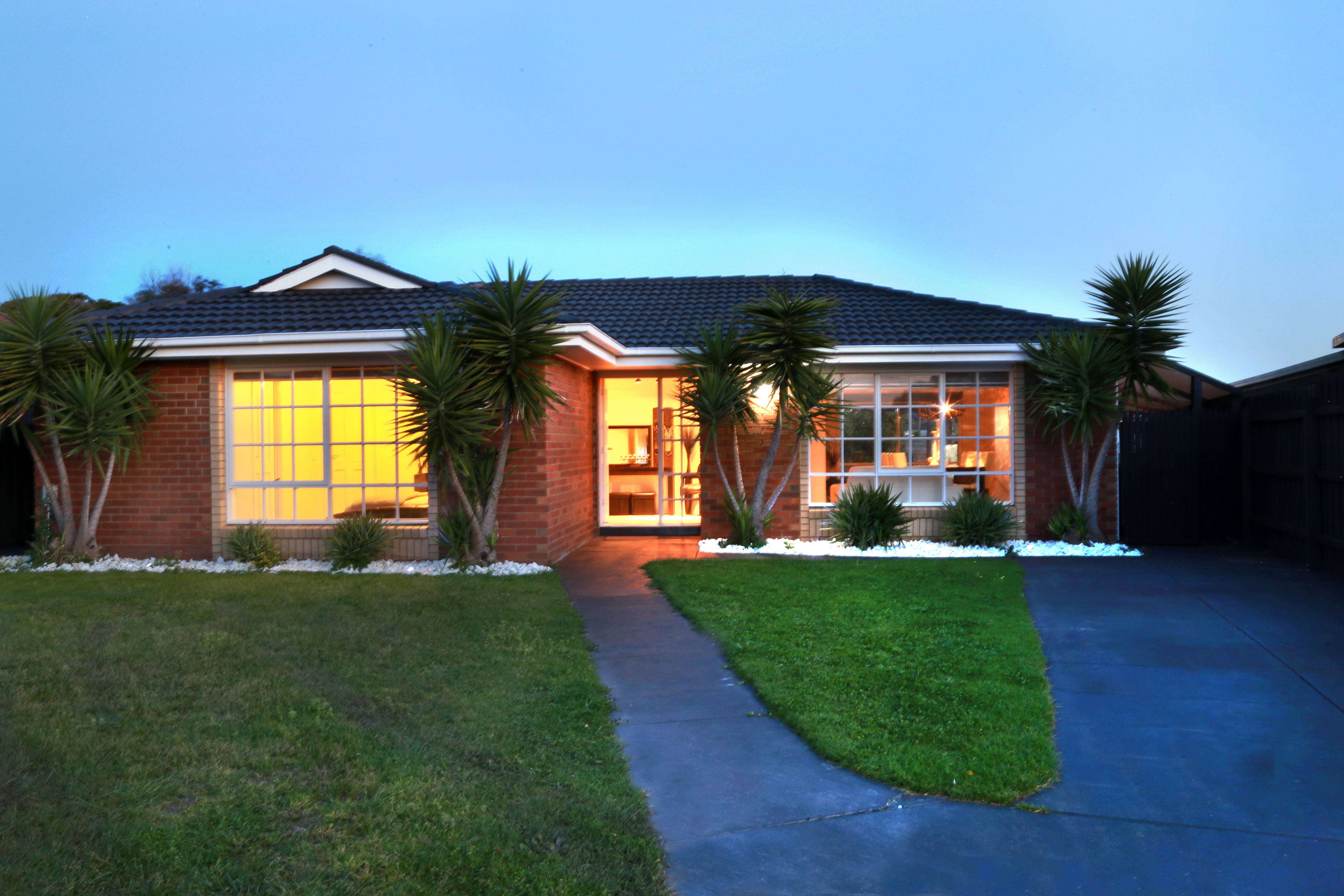 12 Fairwyn Close, Mill Park VIC 3082