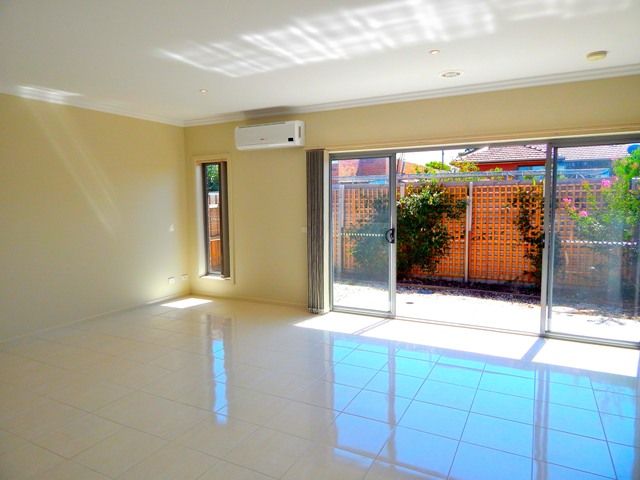 2/10 Tovey Street, Reservoir, VIC 3073