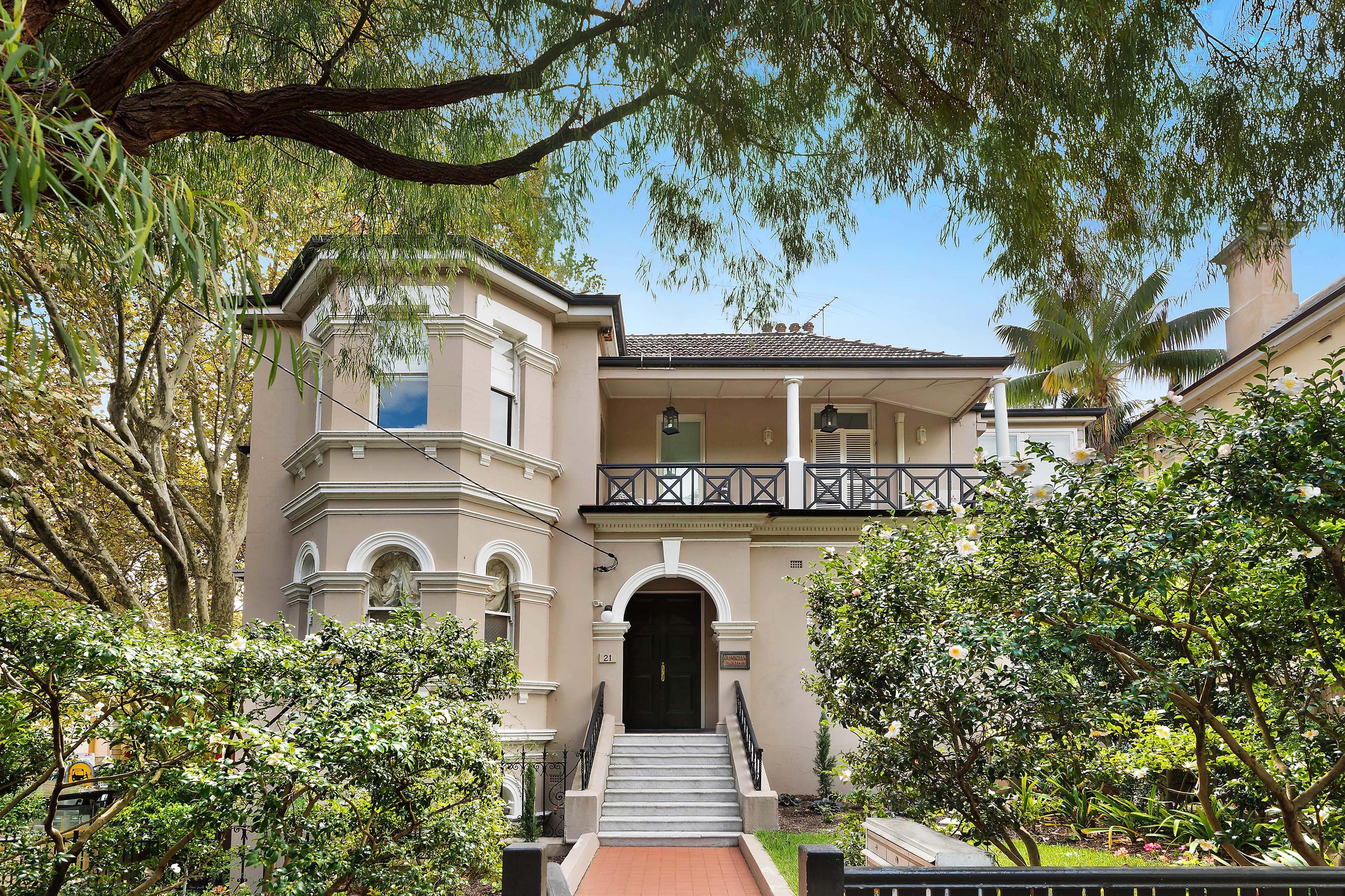 2/21 Trelawney Street, Woollahra, NSW 2025