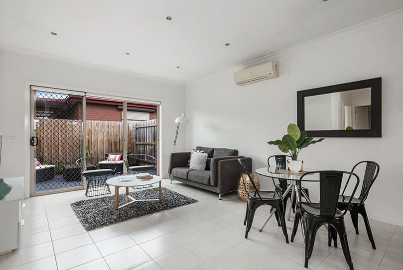2/6 Merrilands Road, Reservoir, VIC 3073