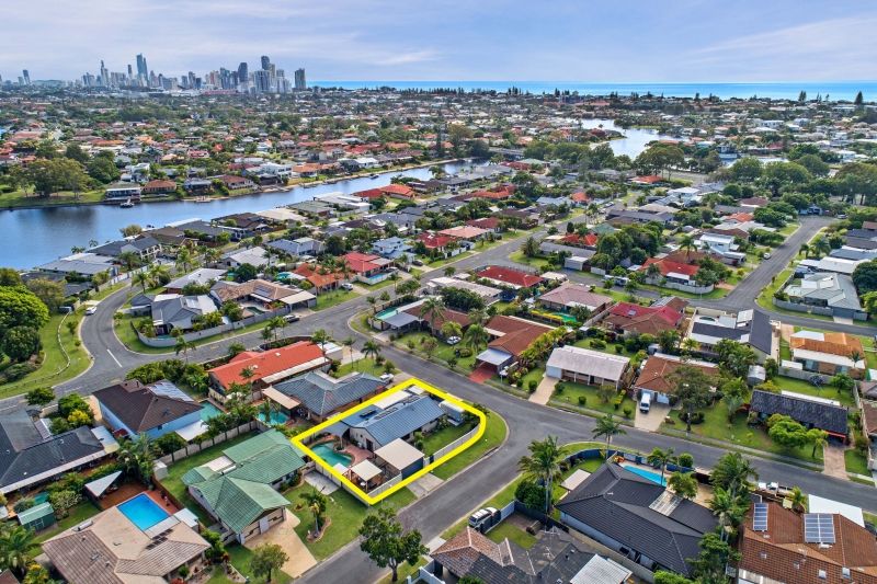 20 Bowline Road, Mermaid Waters QLD 4218