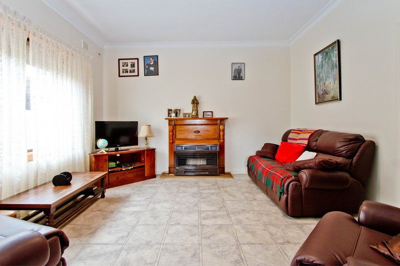 17 Lillian Street, Findon, SA 5023