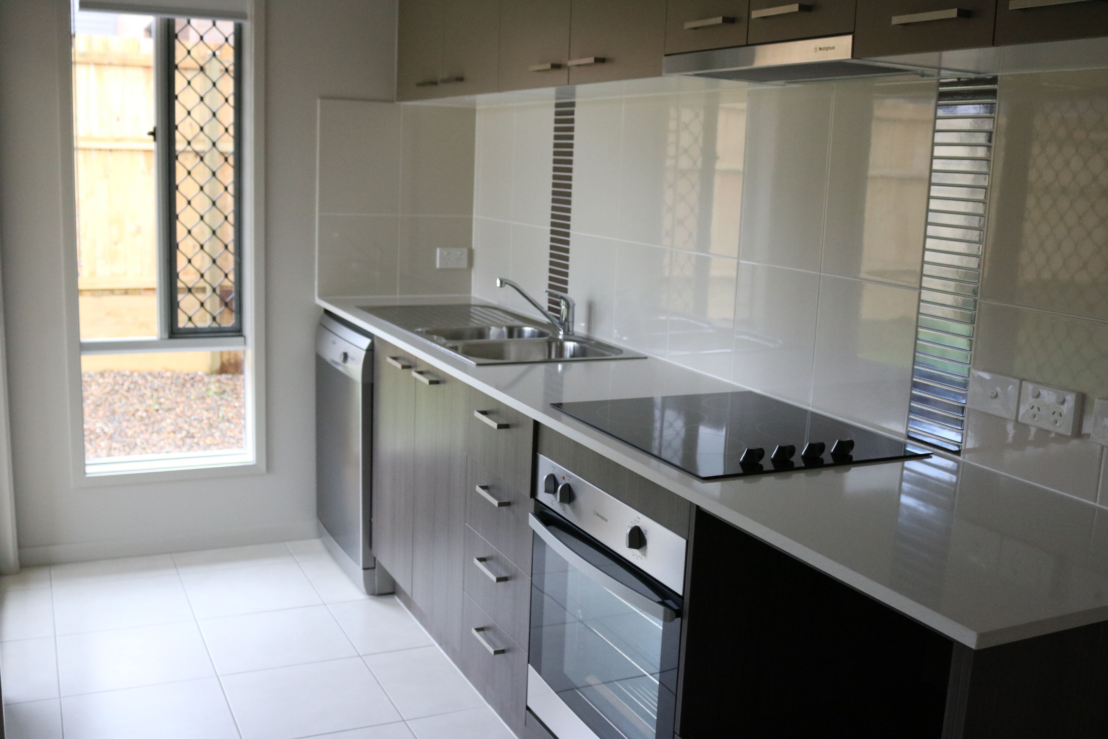 2/8 Southland Street, Leichhardt, QLD 4305