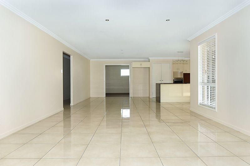 12 Pelling Court, Westbrook, QLD 4350