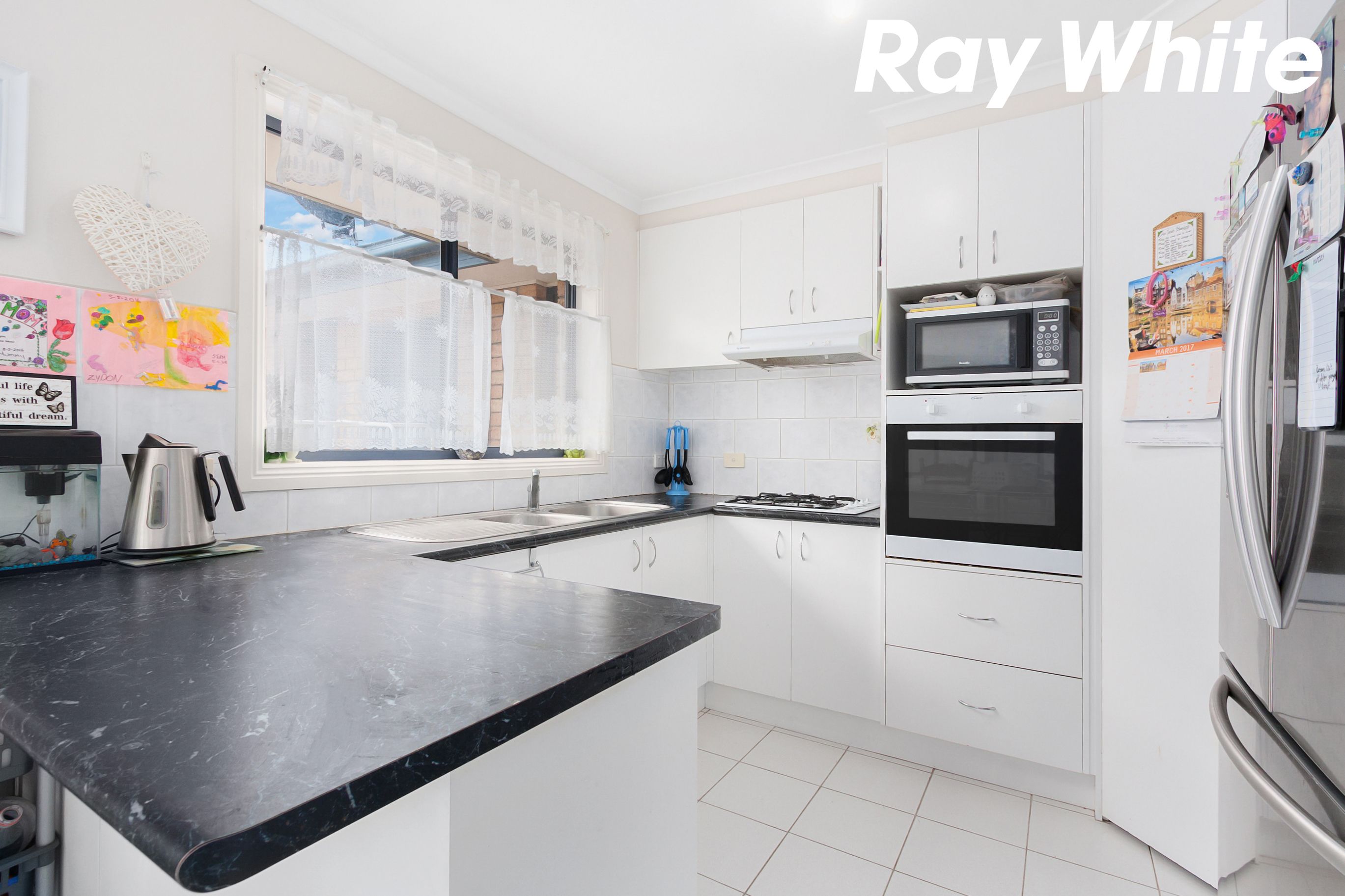 37 Dunbarton Drive, Pakenham, VIC 3810