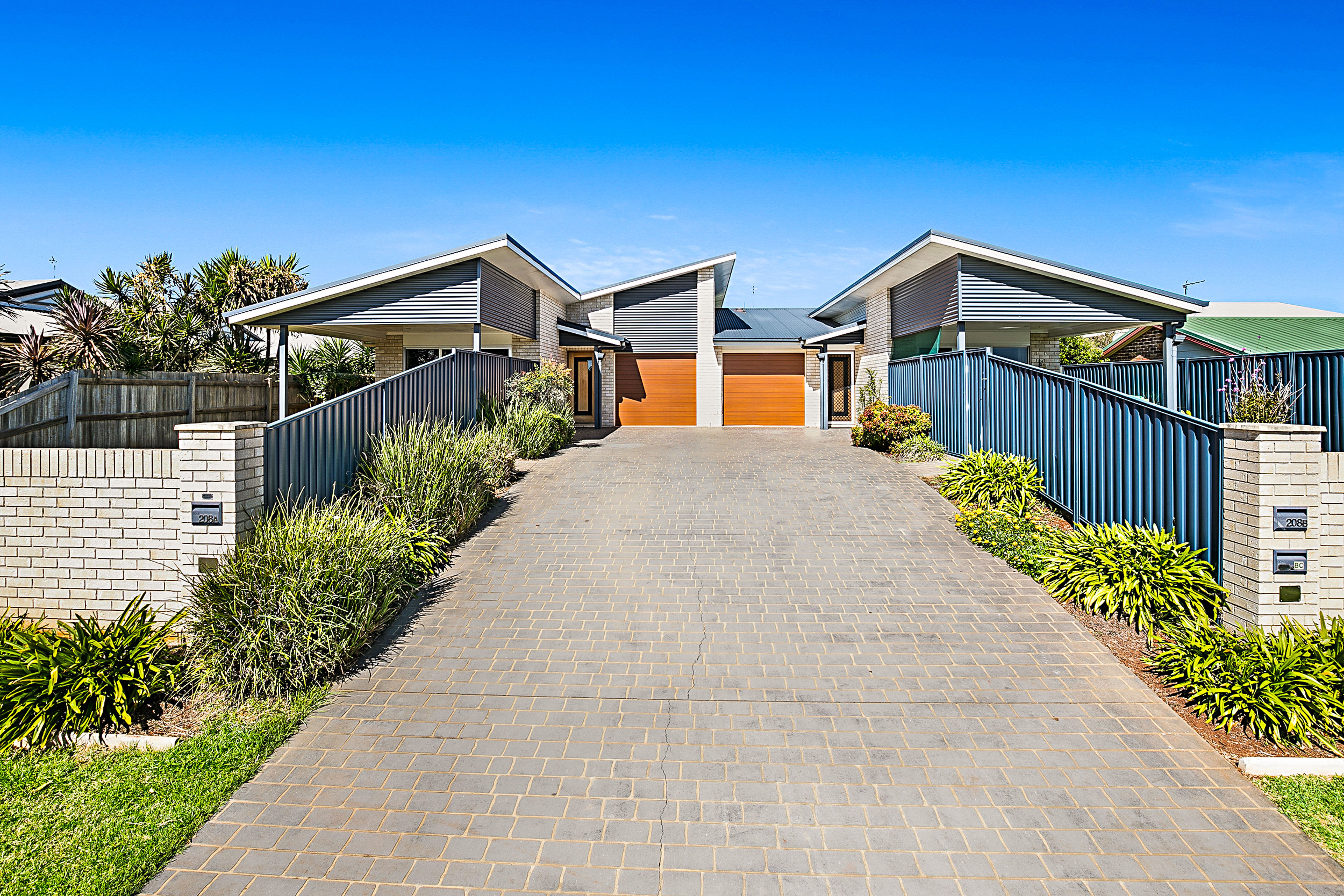 Unit 2/208 Stenner Street, Middle Ridge, QLD 4350