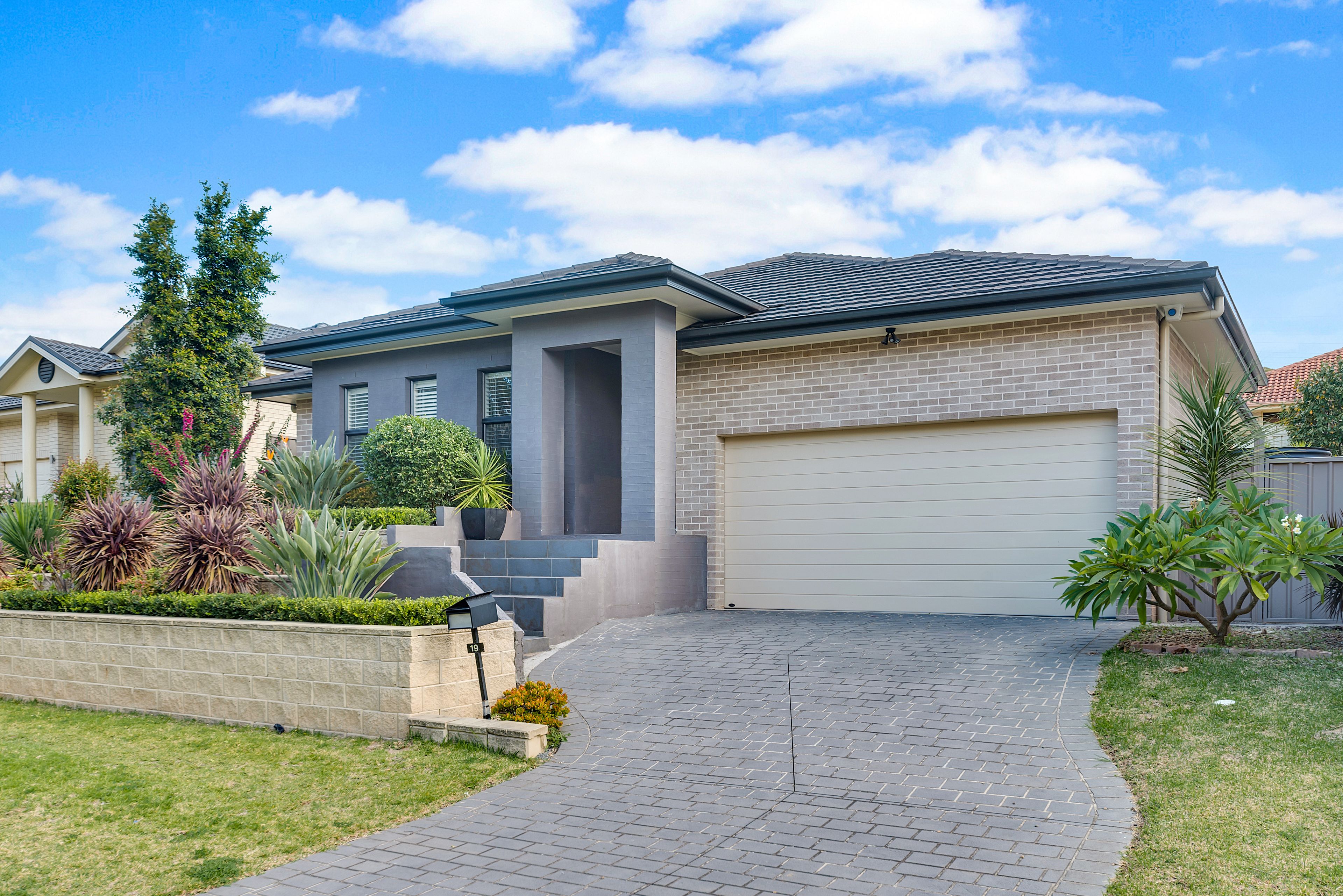 19 Gabriel Circuit, Blair Athol, NSW 2560
