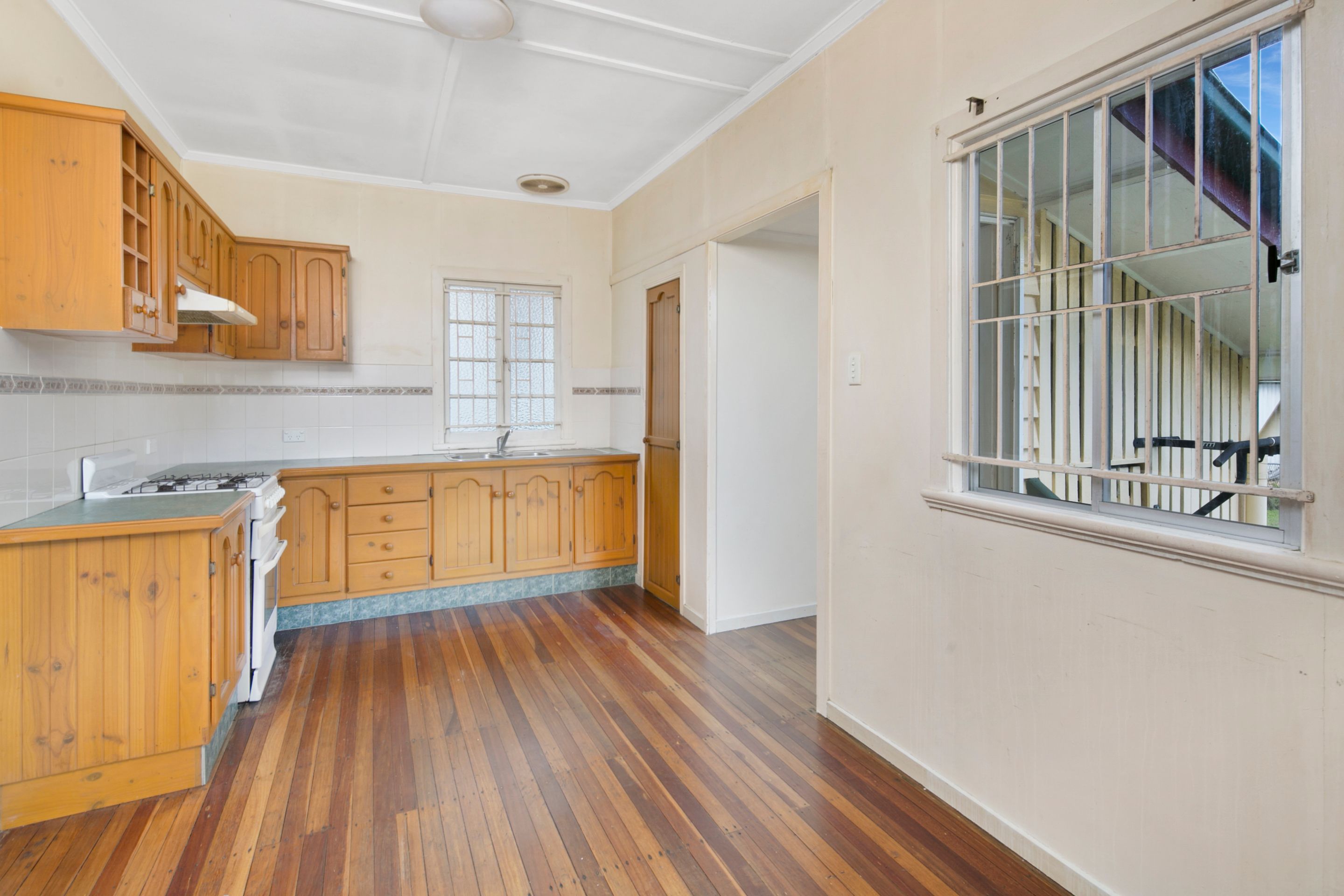 10 Burn Street, Camp Hill, QLD 4152