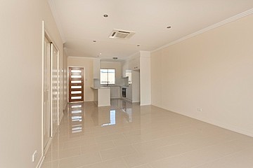 1/15 Green Street, Booval, QLD 4304