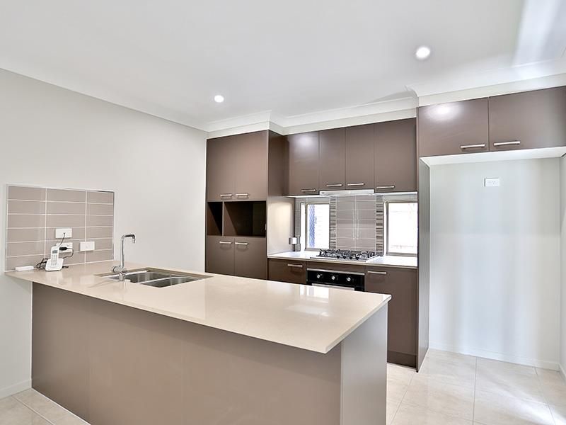 303 Lakeside Avenue, Springfield Lakes, QLD 4300