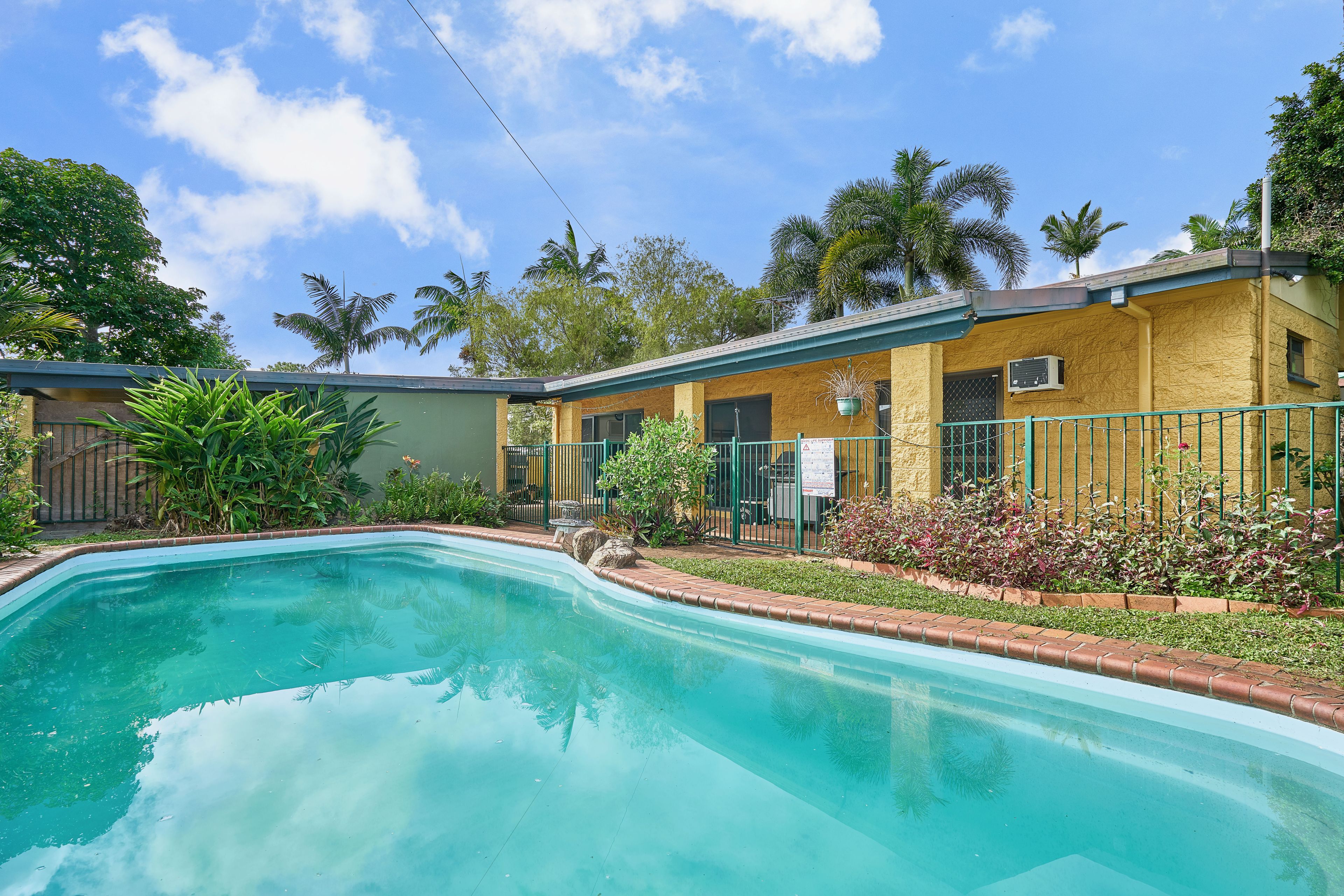 15 Pepperina Street, Mooroobool QLD 4870