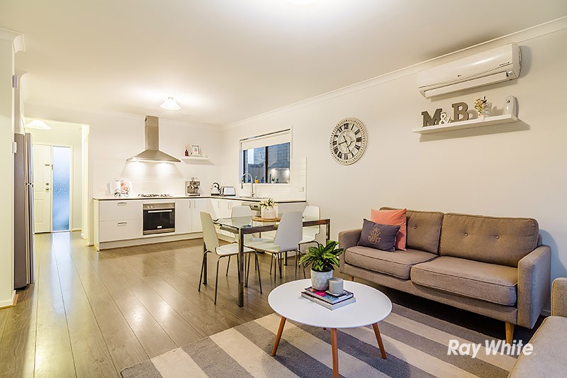 15 Canmore Street, Cranbourne East, VIC 3977
