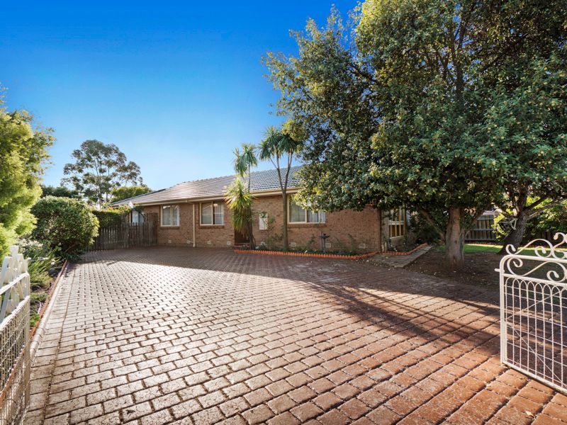17 Argyll Circuit, Melton West, VIC 3337
