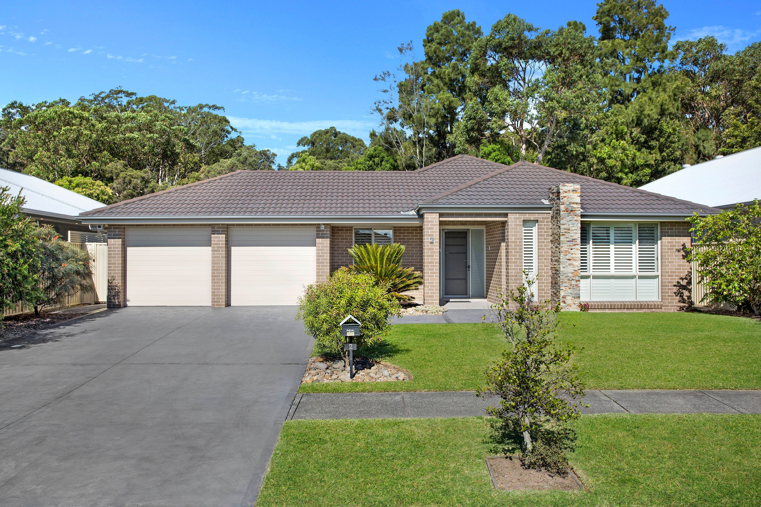 2 Woodstork Close