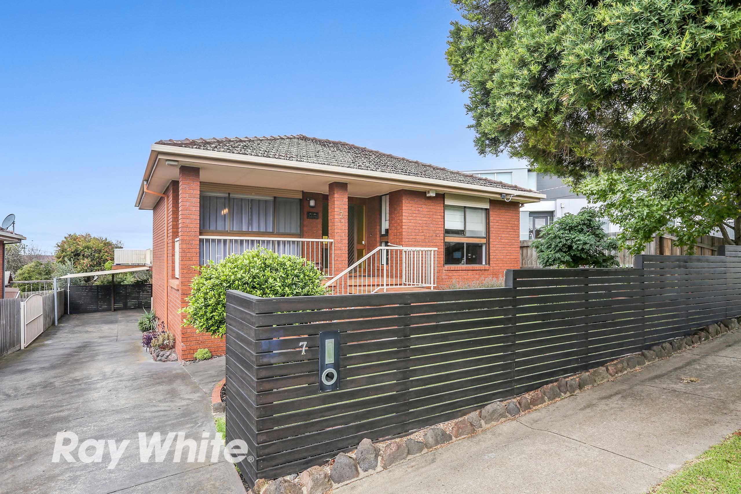 7 Royal Crescent, Hamlyn Heights VIC 3215