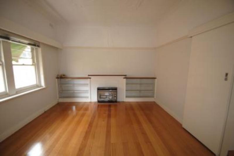 27 Wallace Road, Burwood, VIC 3125