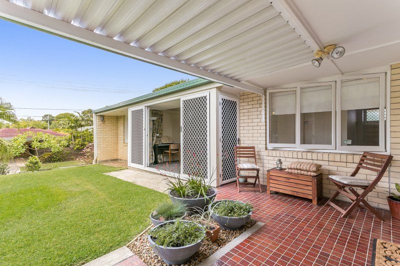 5 Lochiel Street, Kenmore QLD 4069