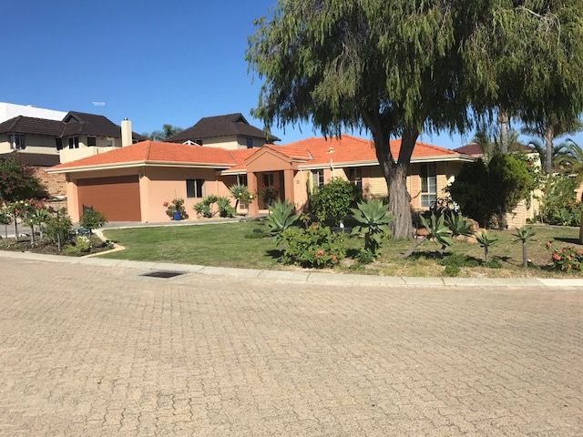 2 Cadiz Court, Sorrento, WA 6020