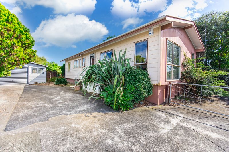 DO UP - LOTS OF POTENTIAL! - Manurewa