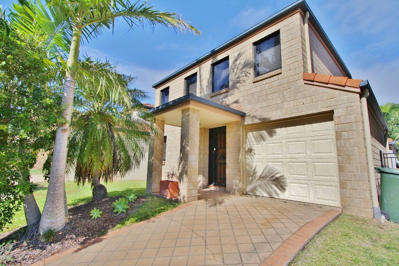 8 Estate Place, Holland Park West, QLD 4121