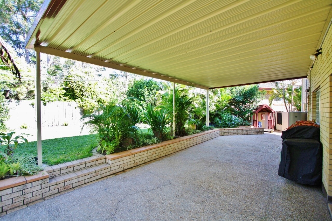 11 Algona Street, Holland Park West, QLD 4121