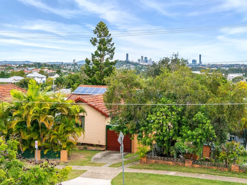 8 Wilgarning Street, Stafford Heights, QLD 4053