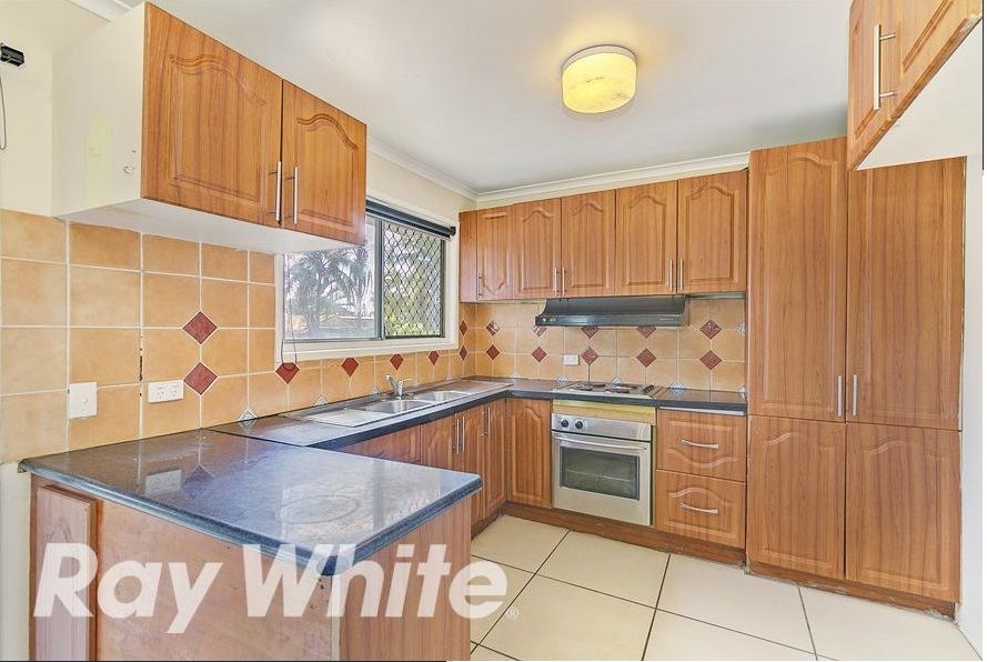 4 Greens Road, Regents Park, QLD 4118