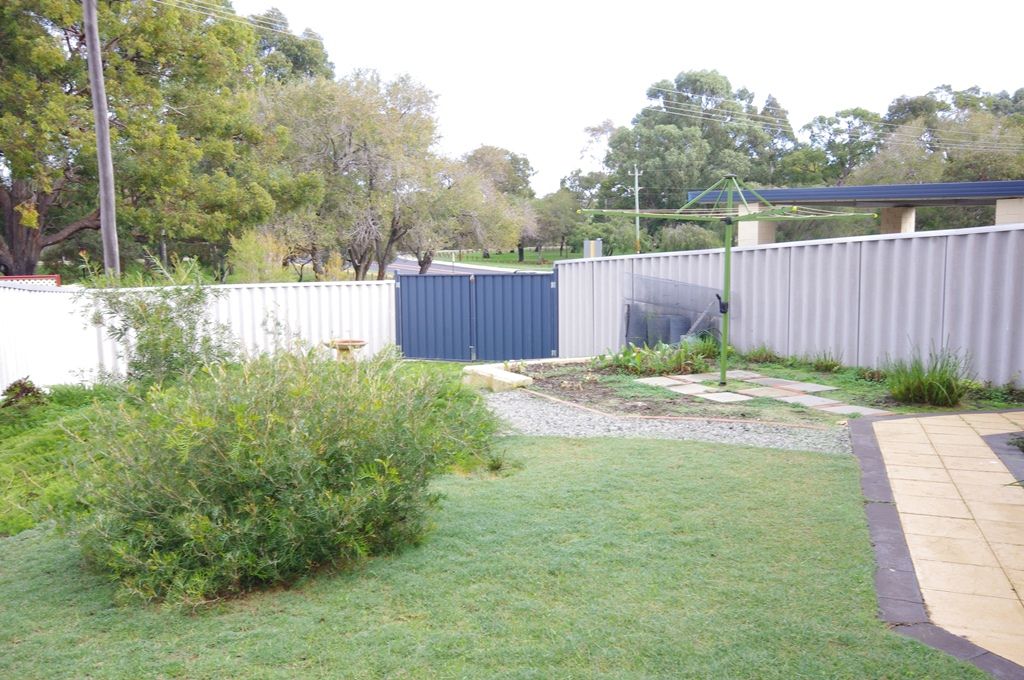 2B Templeton Crescent, Girrawheen, WA 6064