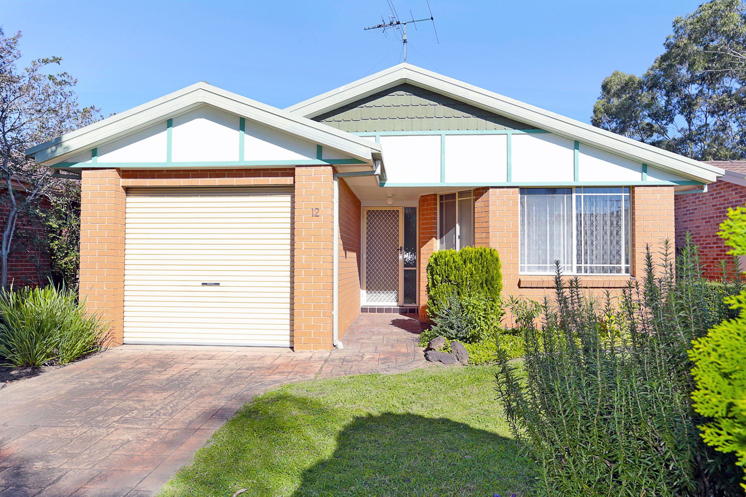 12 Bellwood Close