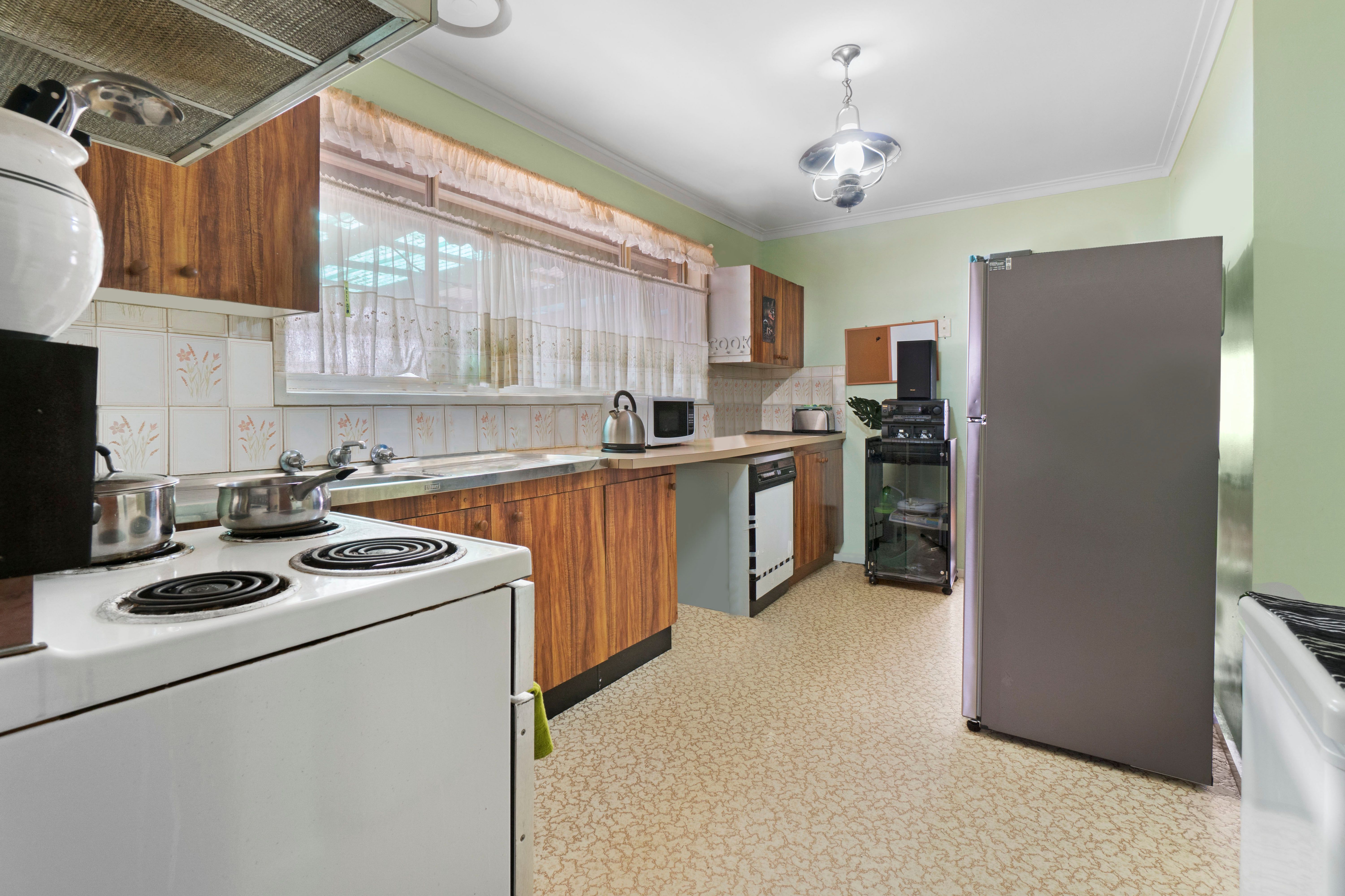 19 Kingsford Avenue, Melton South, VIC 3338