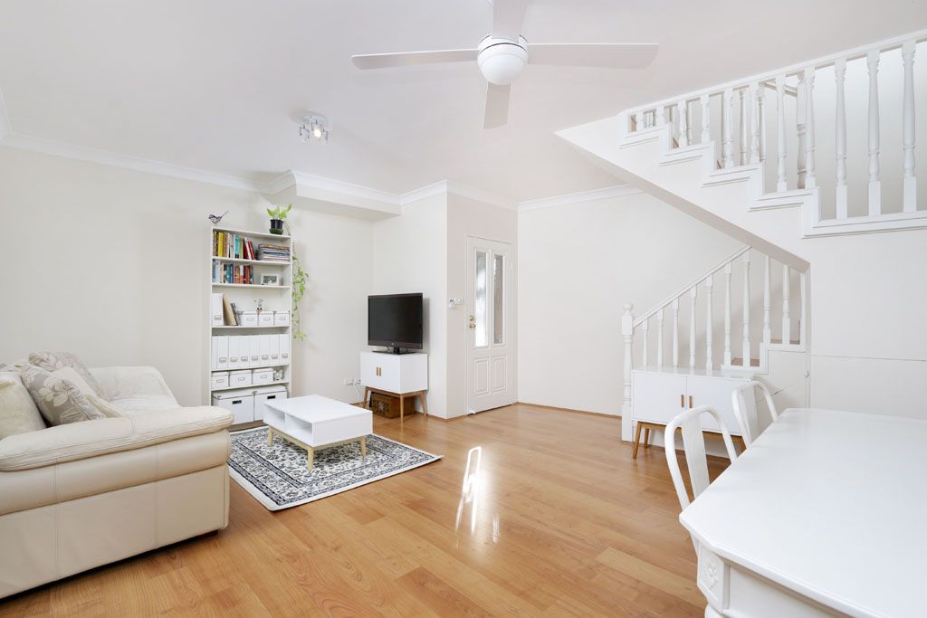 168 Hurstville Road (aka 2/35 Wonoona Pde East), OATLEY, NSW 2223