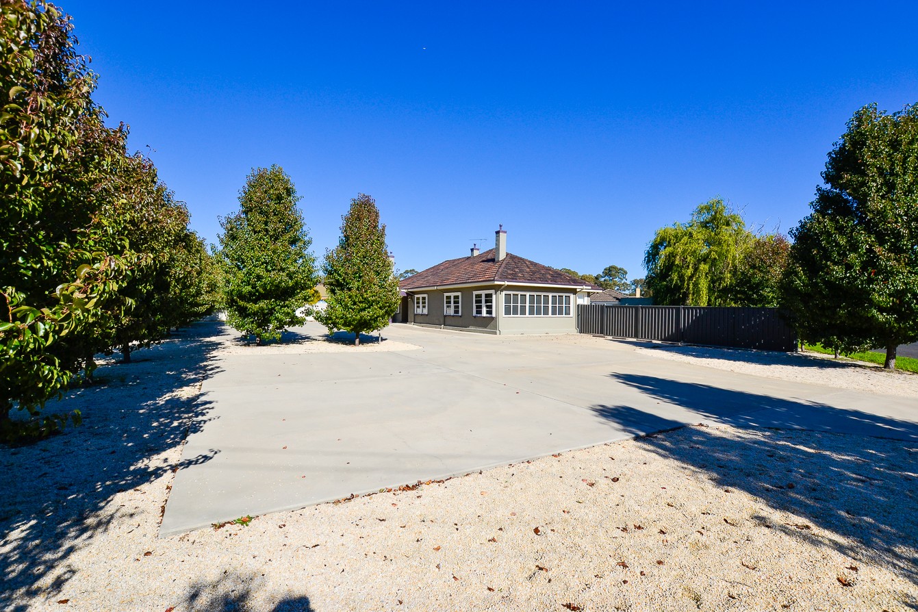 240 High Street, Kangaroo Flat, VIC 3555