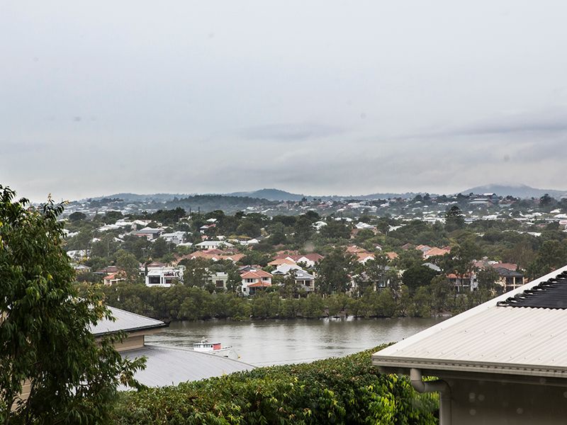 2/11 Dickson Terrace, Hamilton, QLD 4007