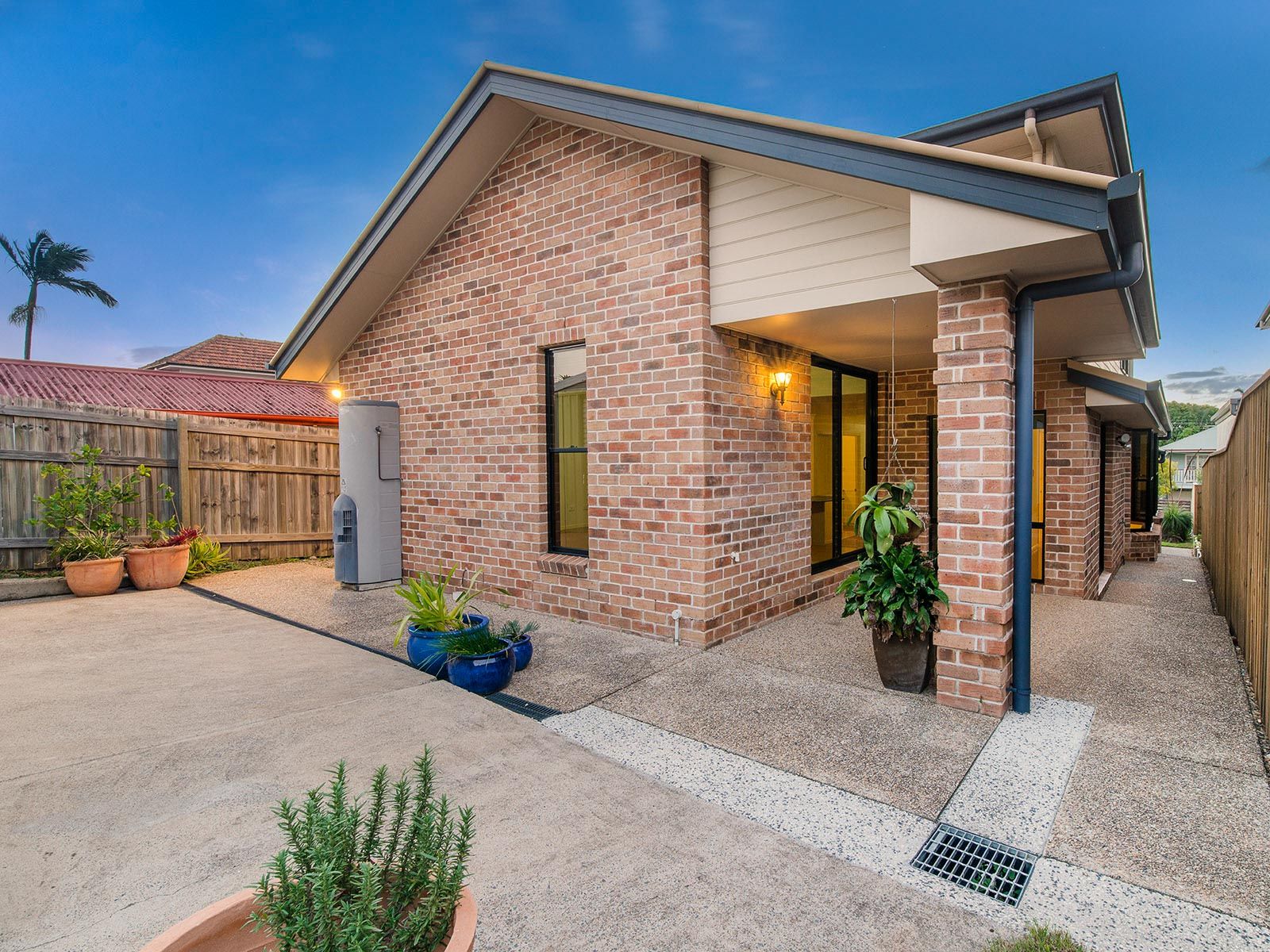 24 Waratah Avenue, Holland Park West, QLD 4121
