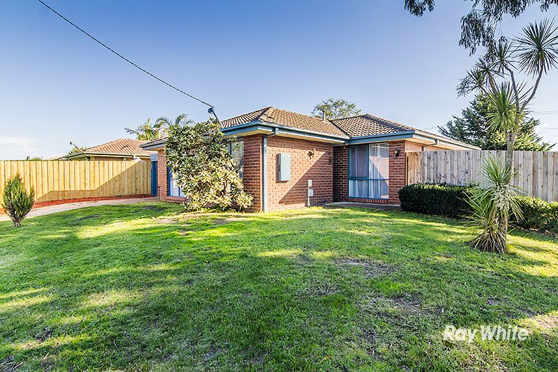 1 Caroline Crescent, Cranbourne West VIC 3977