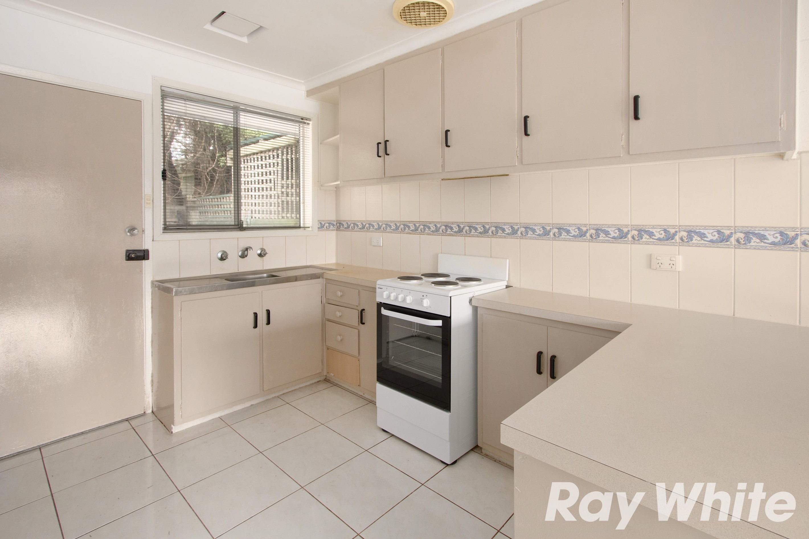 10/2-4 Charles Street, Pakenham, VIC 3810