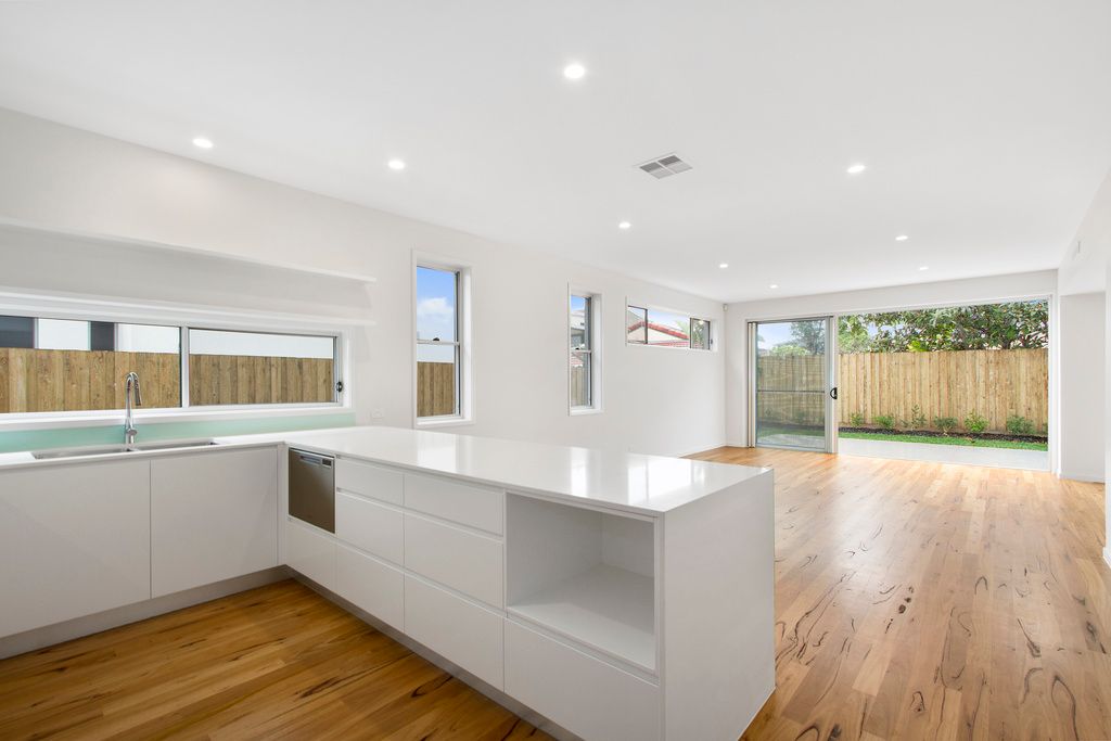 2/17 Nankeen Avenue, Paradise Point, QLD 4216