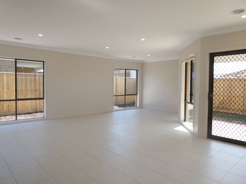 12 Greenglade Way, CRANBOURNE EAST, VIC 3977