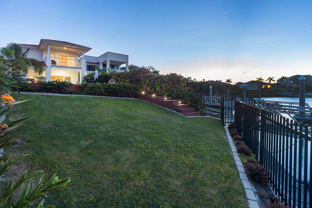 2236 Glengallon Way, Hope Island QLD 4212