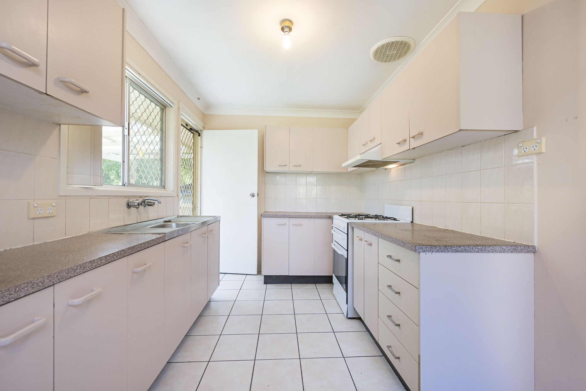19 Ash Avenue, Woodridge, QLD 4114