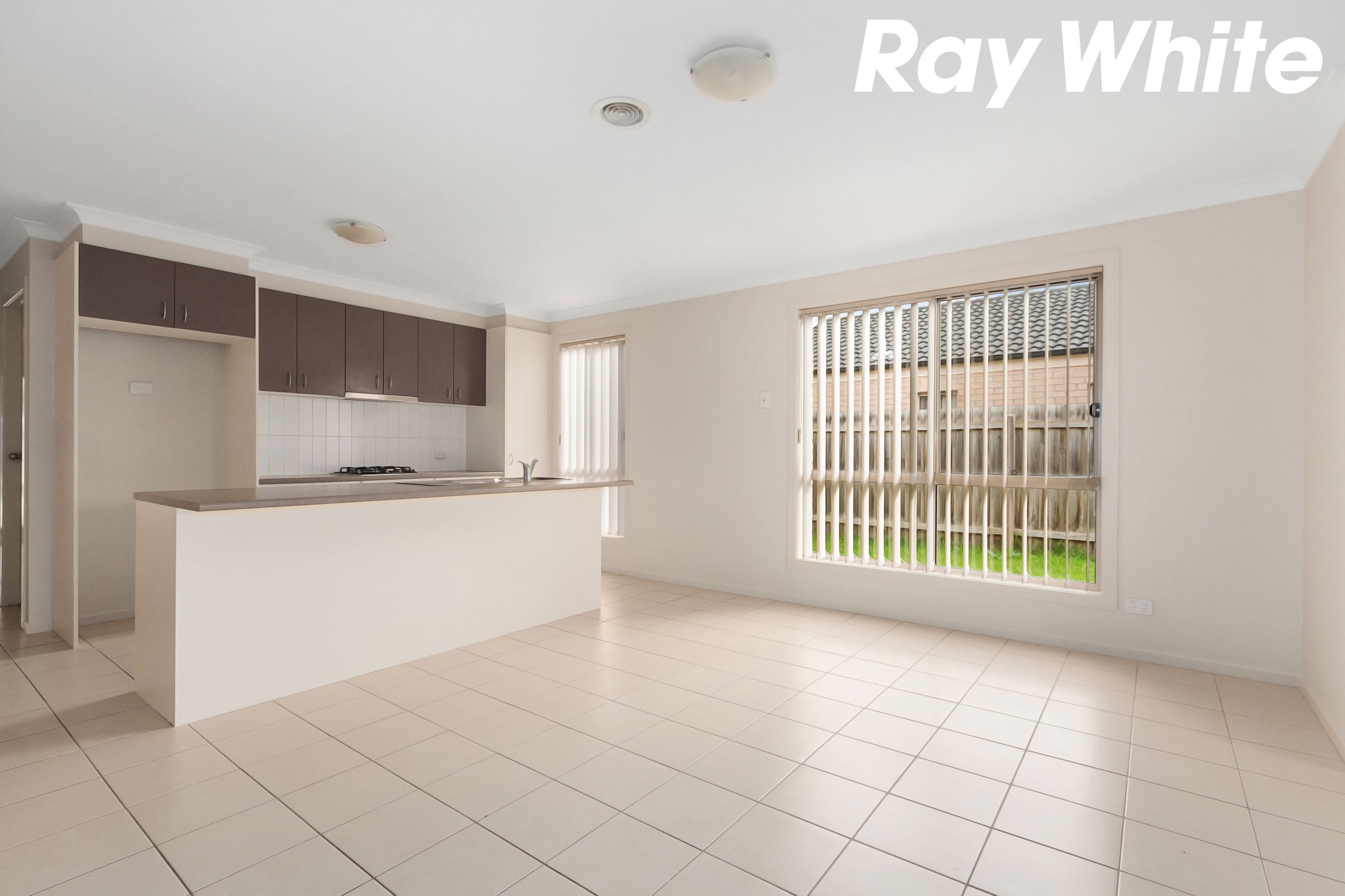 28 Wakenshaw Crescent, Pakenham, VIC 3810
