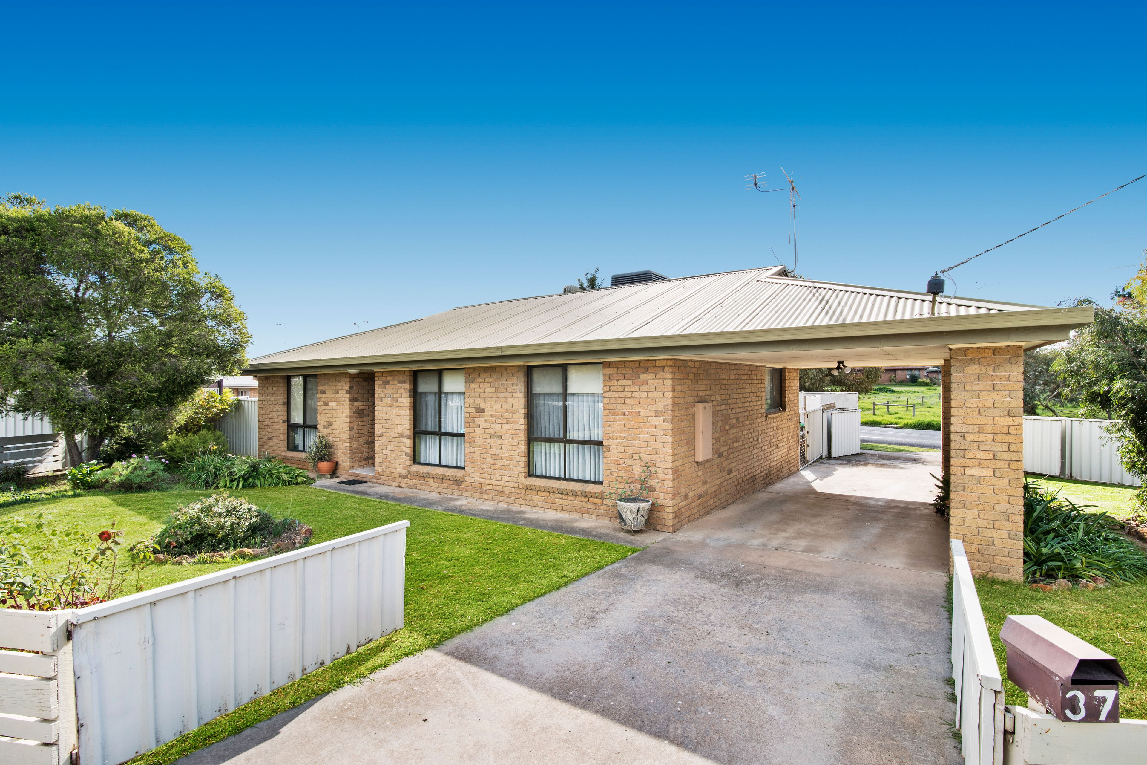 37 Arblaster Street, California Gully VIC 3556