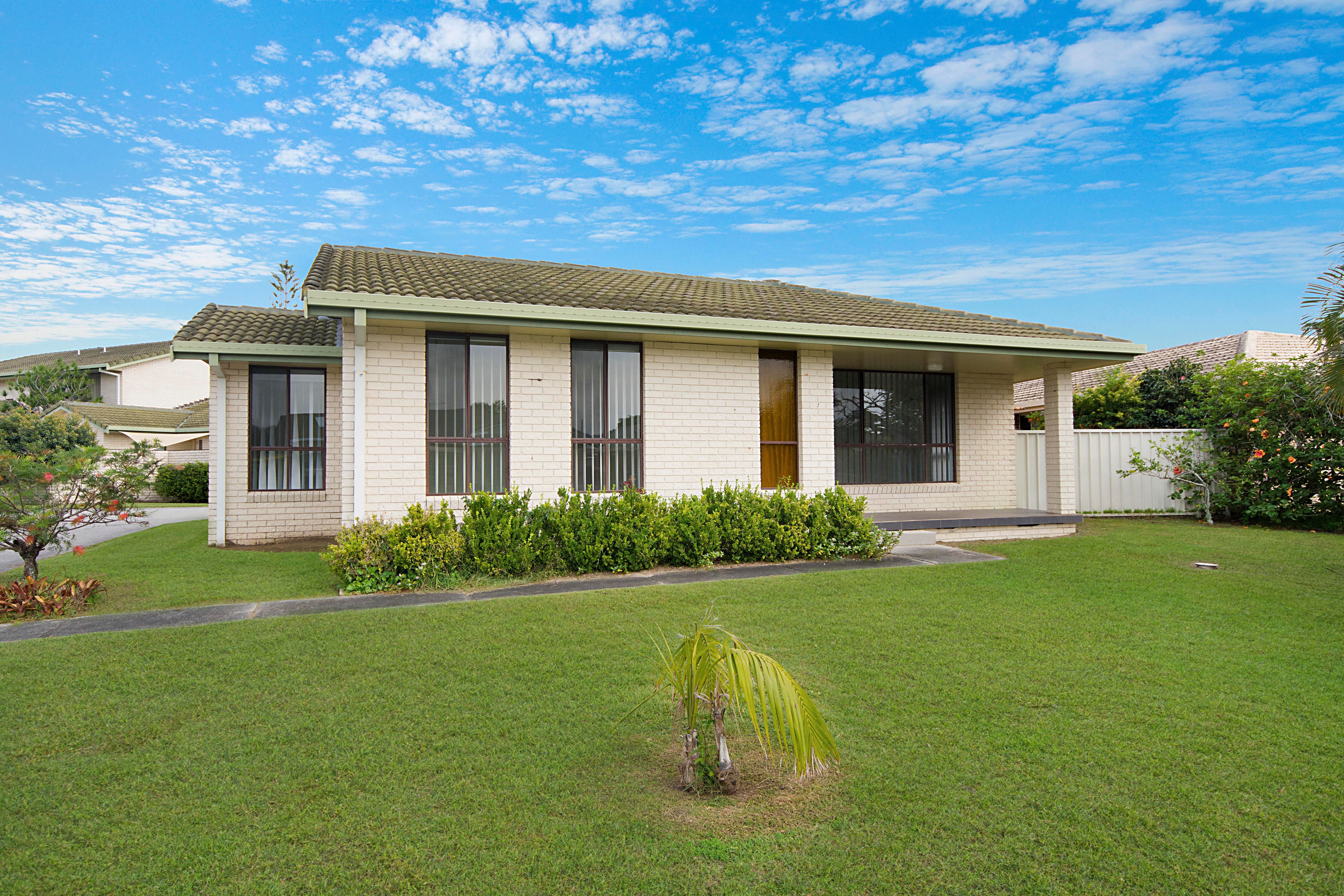 1 Osprey Drive, Yamba NSW 2464