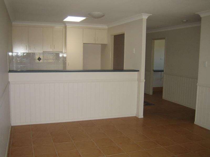 2/406 Alderley Street, Kearneys Spring, QLD 4350