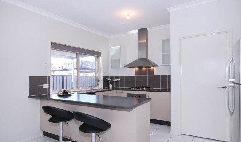 10 Cheltenham Close, Craigieburn, VIC 3064